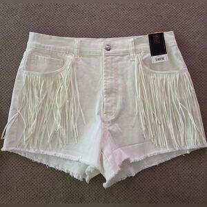 New No Boundaries Women's size 11 white denim jeans shorts with fringe